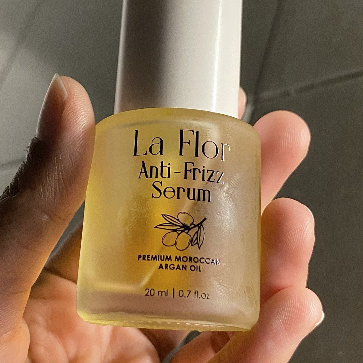 to those yang ada masalah dry scalp, flaky terus due to dryness, please try this two! 

great combo, kepala i jarang sangat dah kering sekarang, lembut gila ye. i beli yang besar