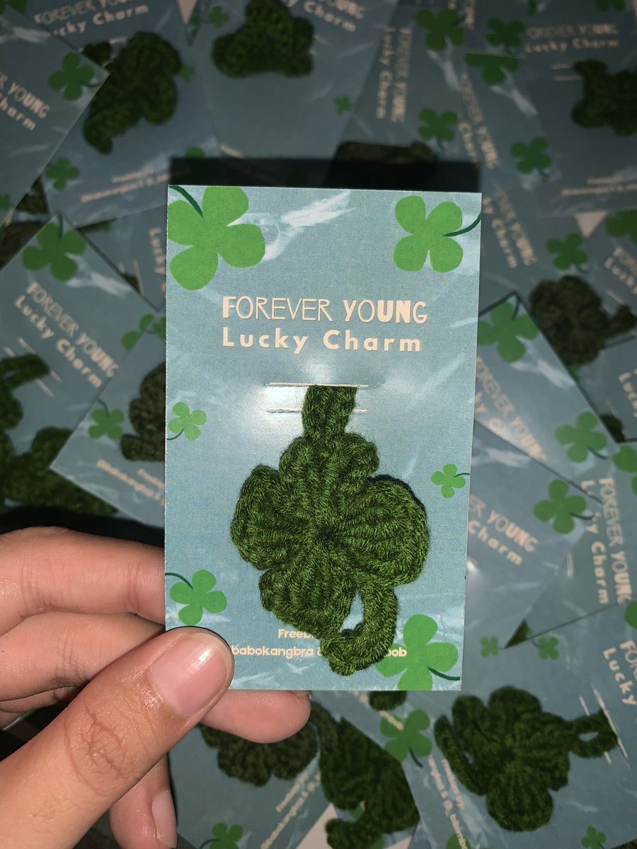 _bibimbob's tweet photo. My days! Aku &amp; @babokangbra ada banyak freebies untuk #DAY6_FOREVER_YOUNG_Surabaya dan #DAY6_FOREVER_YOUNG_Jakarta - will give it as random package. SEE YOUUU💙 https://t.co/xgL8hOZVwu