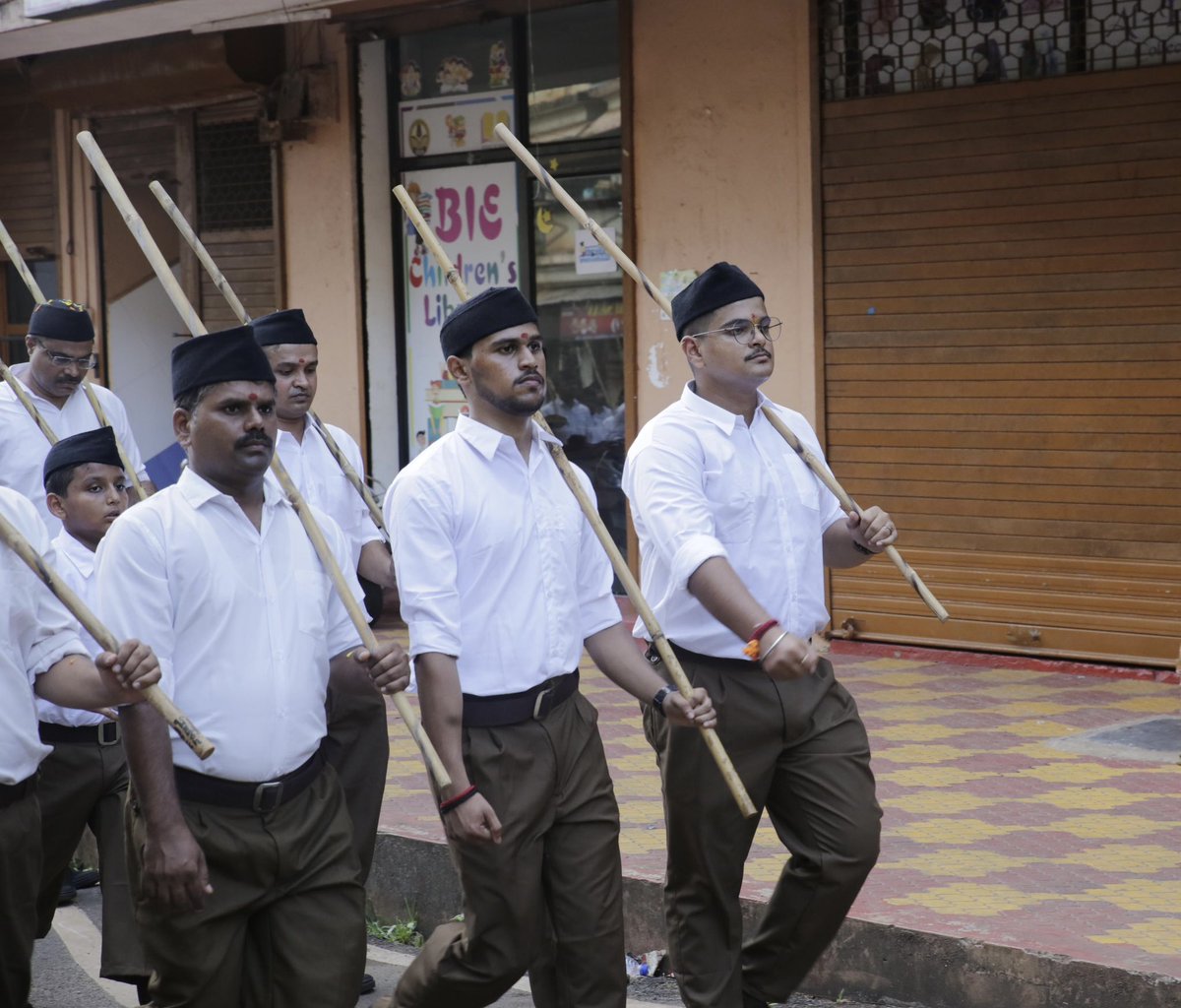 संघ शक्ती युगे युगे॥🚩

विजयदशमी उत्सवाच्या निमित्ताने राष्ट्रीय स्वयंसेवक संघाच्या पथ संचलनात सहभागी झालो. राष्ट्रसेवेसाठी अमूल्य वाटा असलेल्या या राष्ट्रीय स्वयंसेवक संघाचा मी स्वयंसेवक असल्याचा मला अभिमान आहे. 

 #राष्ट्रीयस्वयंसेवकसंघ #पथसंचलन #विजयादशमीउत्सव #शस्त्रपूजन