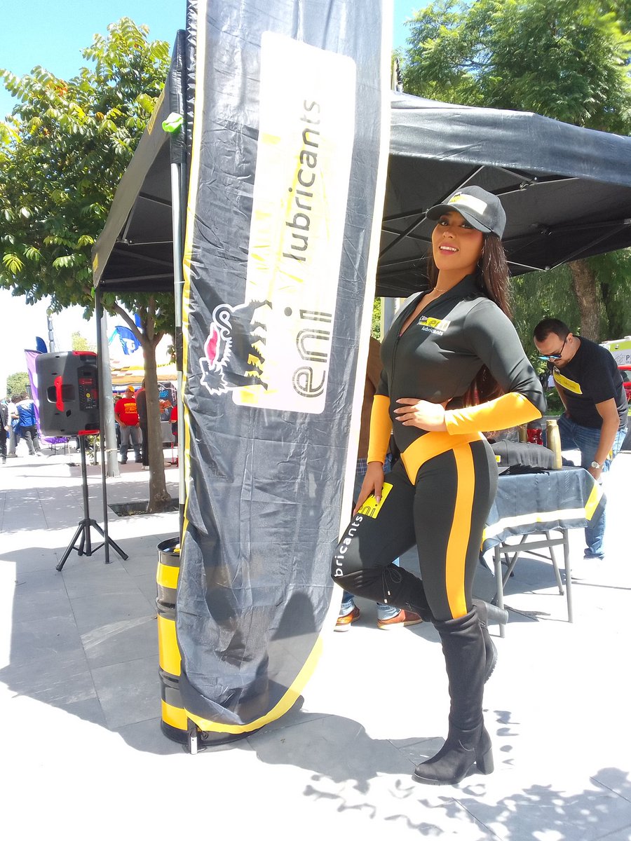 edecanesgalatea's tweet photo. https://t.co/1u8eTEldcH 
 el viernes con Eni Lubricantes en el #NASCARParade  Puebla   con  la #chicaeni  Jess 😍  se prendió el ambiente ☺️  #coparedcola  #AvenidaJuarez    #eni  #refaccionarias #lubricantesdemotor #aceitedemotor 
  #edecanesmexico #EdecanesPuebla #edecanes https://t.co/YVFMR8hWkd