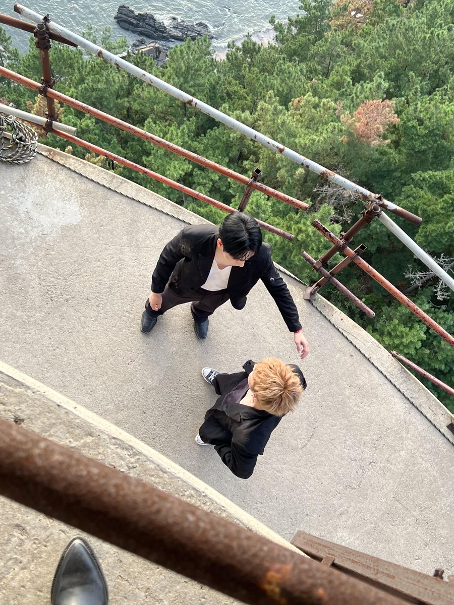 정수리 빼곡한 남자들 호감
신발 앞코 뾰족한 남자 호감