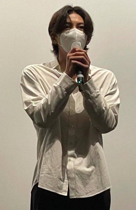dz_dazz's tweet photo. 안나라 촬영중이라 다이어트 갈겨서 개말랐지만
기본 어깨골격 존재감은 살아있는 지떤남성
난 이 이야기를 참 좋아한다.

#지창욱 #발신제한 https://t.co/ToRdtHCUbs