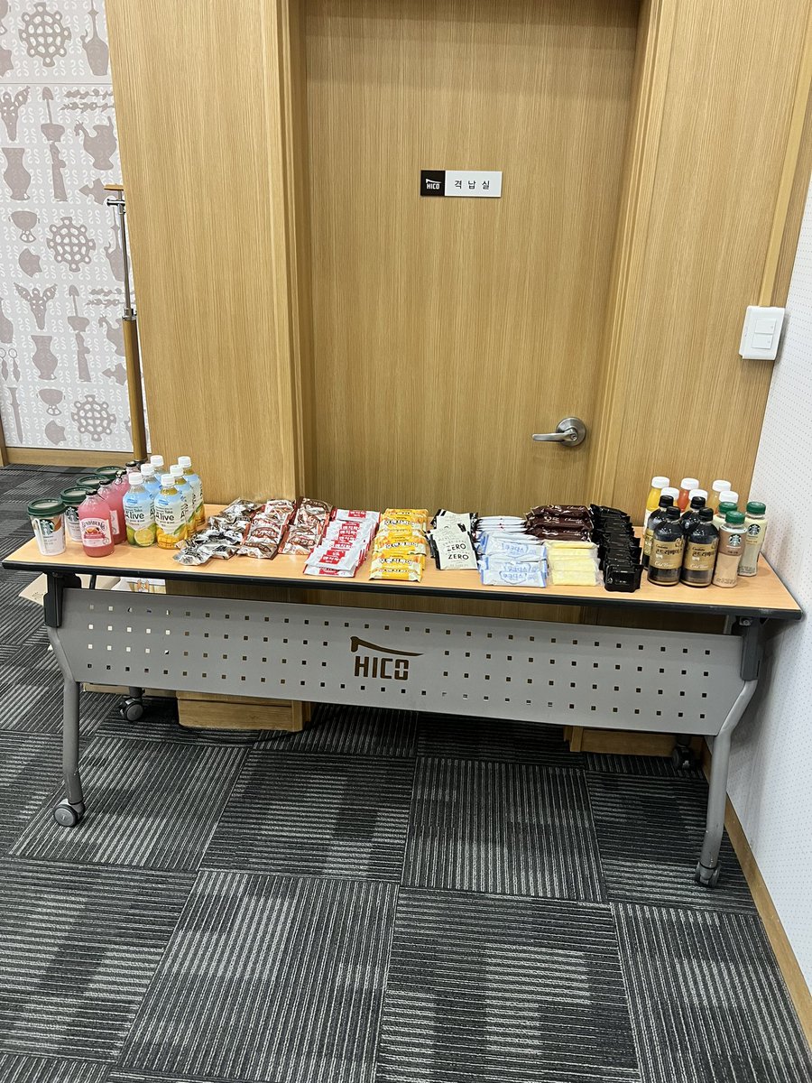 Today, I’ll be presenting at the Korea-Japan Neuroethics Workshop in the #ksbns conference. It’s great to have some sweets to fuel our brains! 🍪