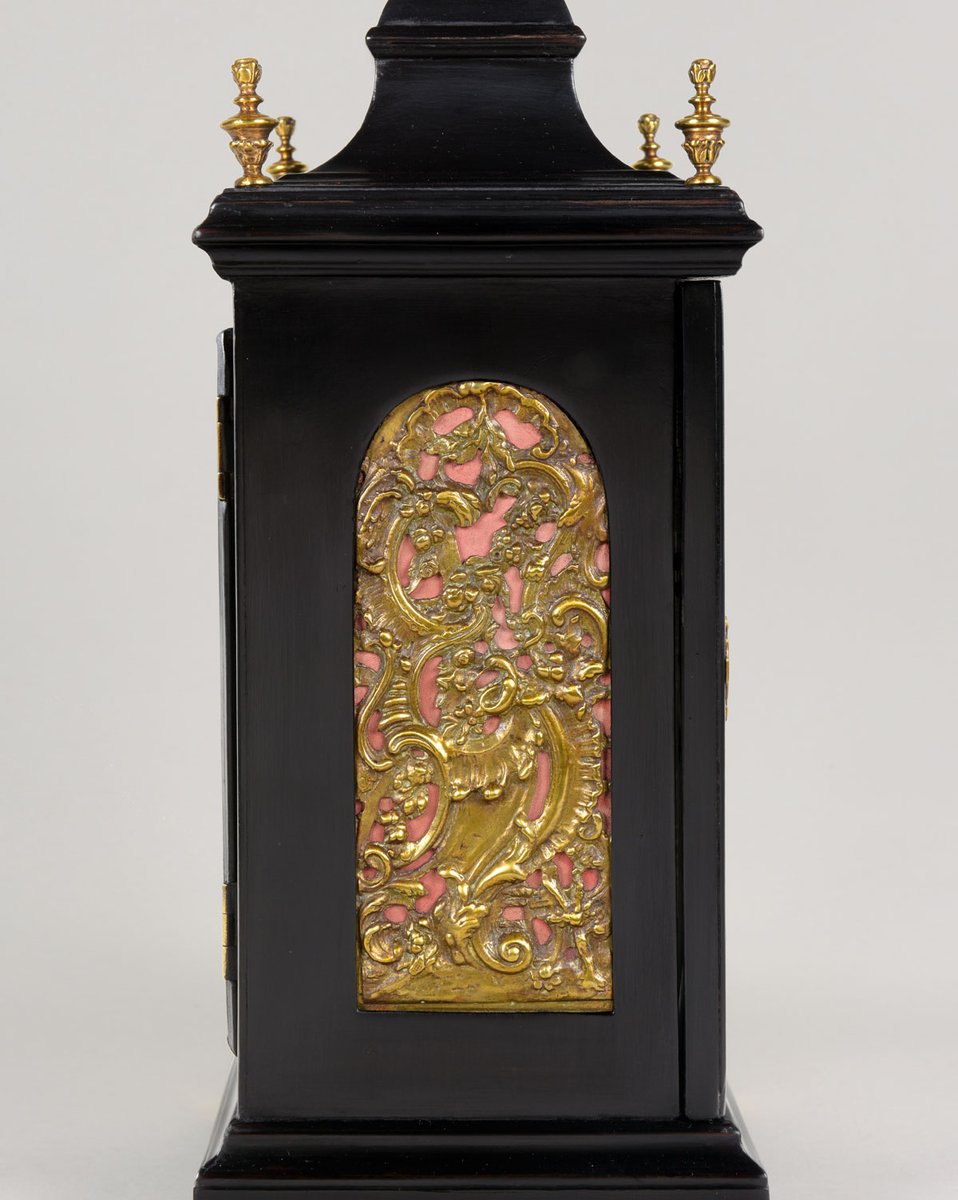 HowardWalwyn's tweet image. SMALL GEORGE III PERIOD MOONPHASE TIMEPIECE. English, possibly London - circa 1780 - A fine George III period timepiece table clock, of rare small size.
walwynantiqueclocks.com/fine-antique-c…
#bracketclocks #antiqueclocks #londonclockdealer