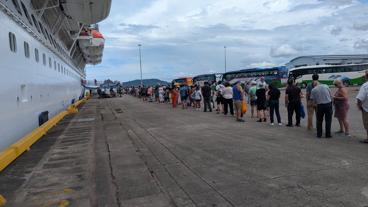 yeno1702's tweet photo. @CarnivalCruise ridiculous reboarding in Malaysia only 1 way to get back on!! https://t.co/zGiBdCzFbm