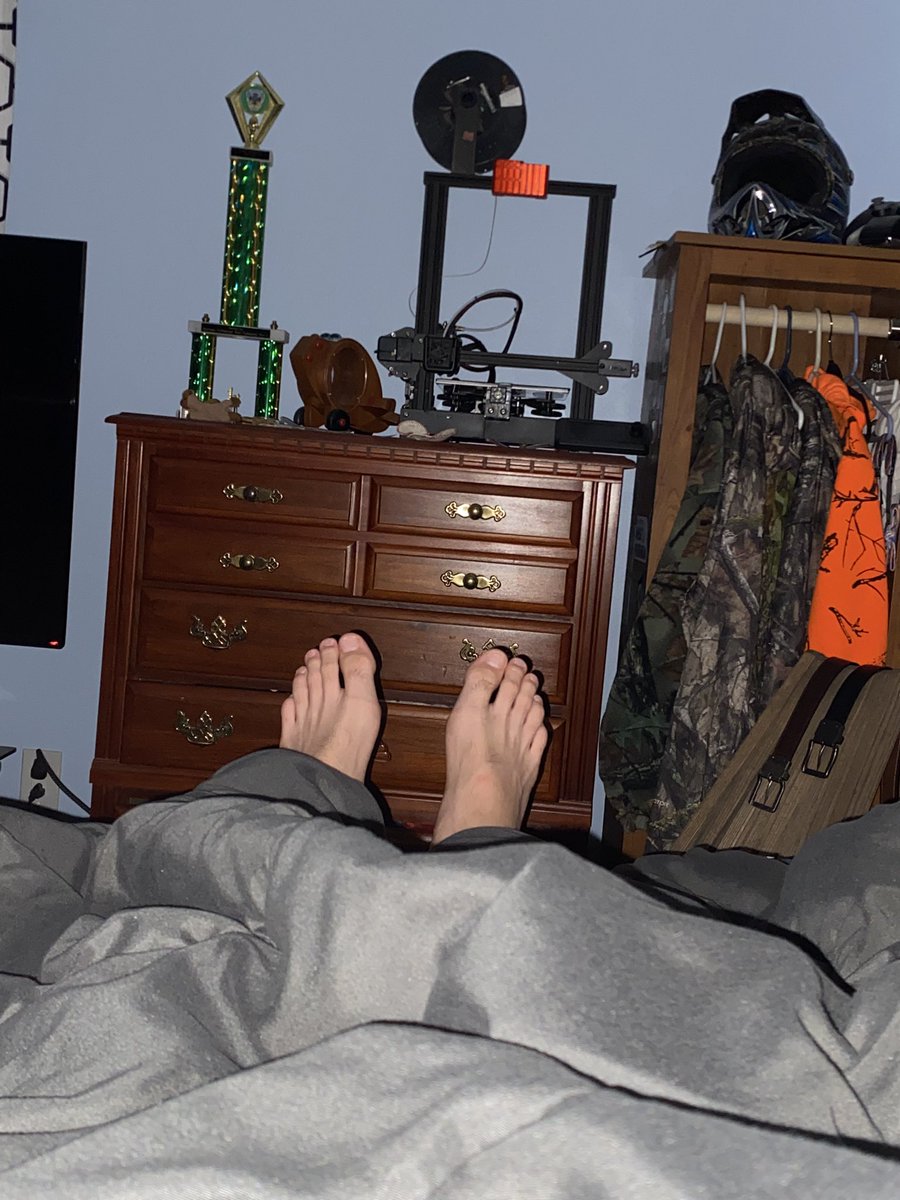 MasterLbird's tweet image. Size 12 don’t fit under the blanket, better hope the monster doesn’t get me 👹👹    get to draining gooners

#Findom #Cashmaster #Feetfetish #Poppers #Cashfag #Paypig #Cuck #Worship #Finsub #Soles #Feet #Teen #Submissive #Humanatm #Mindcontrol #Tribute #Gooner #drain