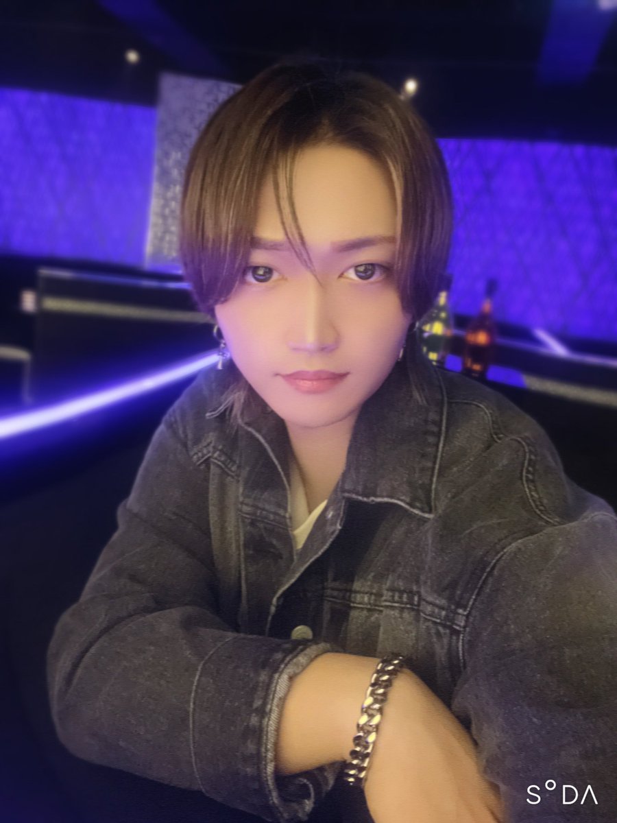 デニムセットアップはまってる

#ホスト #歌舞伎町 #ミナミ #大阪 #イケメン #ホストクラブ #キャバ嬢 #歌舞伎 #キャバクラ #bar #夜職 #職業イケメン #水商売 #シャンパンタワー #心斎橋 #ネオホス #大阪ミナミ