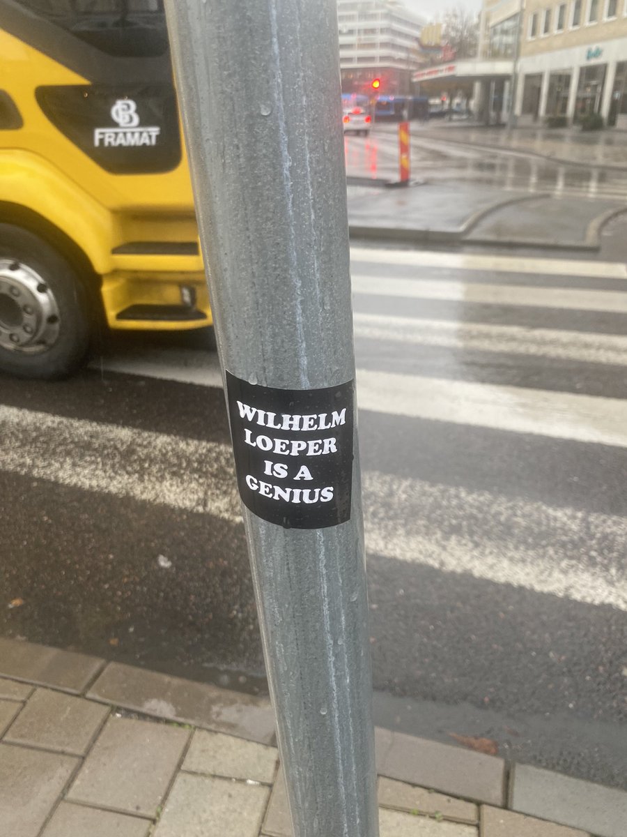 504:an inleds med att någon talar till oss i Wilhelm Loepers namn.

Packat avsnitt idag!

open.spotify.com/episode/2dS9iQ…