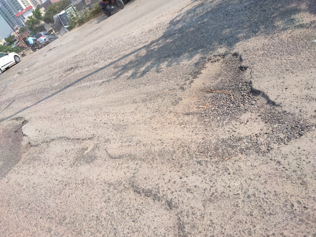 rishabhsdc's tweet photo. @biplab_basu @Sector168Noida @noida_authority
 पुश्ता रोड सेक्टर 168 (छपरौली से कालिंदी तक) किसके कार्यक्षेत्र में आती है (सिंचाई विभाग / नोएडा प्राधिकरण / NHAI)
@noidatraffic
 सड़क सुरक्षा पे केंद्रित करते हुए कृपया संज्ञान ले और अपनी तरफ से संबंधित विभाग को लिखें
@adityadevTOI 
@HTNoidaGzb @AmarUjalaNews https://t.co/BrK8qNmBrK