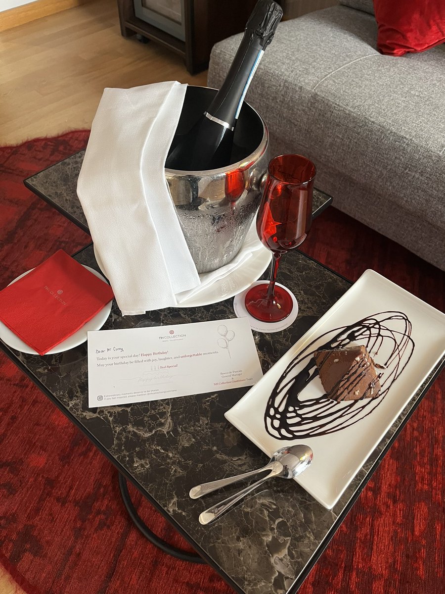 cqsmith1's tweet photo. Was definitely surprised when I came back and saw this from the hotel manager!! ๐ฏ๐คฉ๐พ๐พ๐พ #BDayTrip #Italy https://t.co/FTCkymTmnc