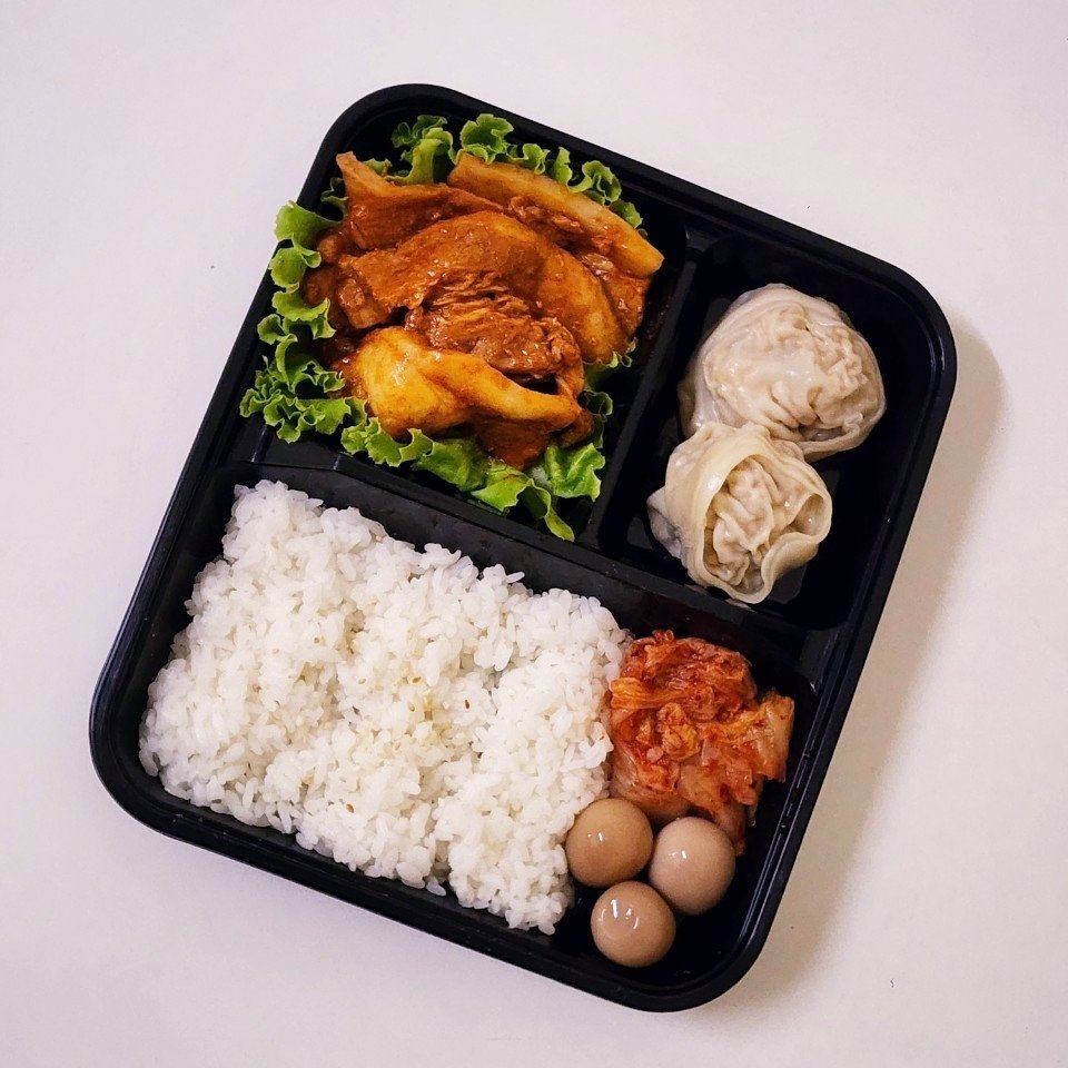 gochujangth's tweet photo. “เปิดกล่องความอร่อยไปกับ Gochujang Set Meal! 🎁🍴
ลิ้มรสเมนูพิเศษที่คัดสรรมาอย่างดี เต็มไปด้วยวัตถุดิบสดใหม่และรสชาติที่จัดจ้าน #ความอร่อยส่งถึงบ้าน #อาหารเกาหลี #Gochujanjsikdang #kimbap https://t.co/K3FjRTeyH6