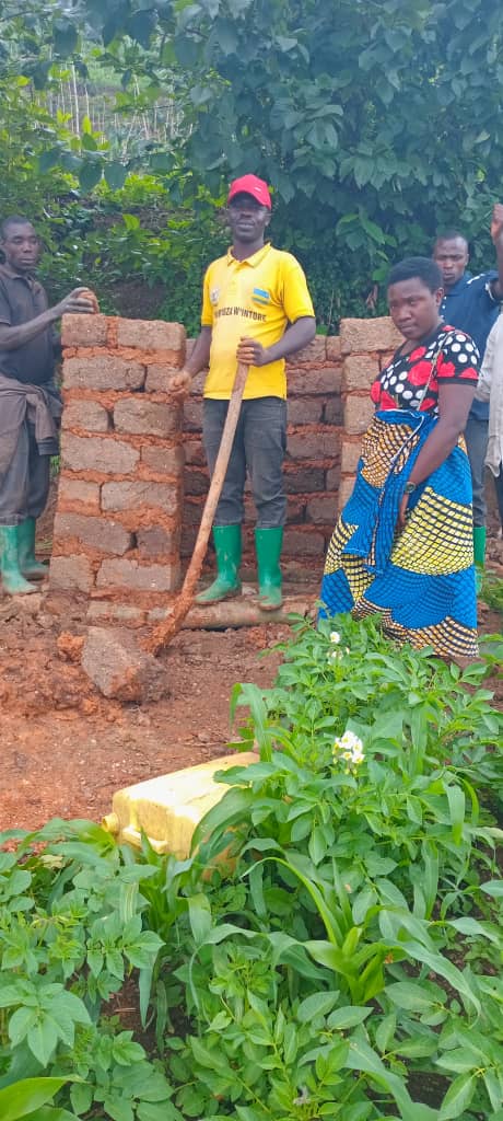 Kuri uyu wa 15-10-2024  Urubyiruko rwa <a href="/RubavuDistrict/">Rubavu District</a> mu murenge wa #Kanama  twakoze #umuganda wo kubakira ubwiherero umuturage utishoboye mu rwego rwo kwimakaza umuco wo kugira isuku.
#Isuku_Isoko_Yubuzima
<a href="/KanamaSector/">Umurenge wa Kanama</a> <a href="/RyvcpRubavu/">RYVCP Rubavu District</a> <a href="/RwandaWest/">Western Province I Rwanda</a> <a href="/RwandaYouth/">Rwanda Youth Council</a> <a href="/RwandaLocalGov/">Ministry of Local Government | Rwanda</a>