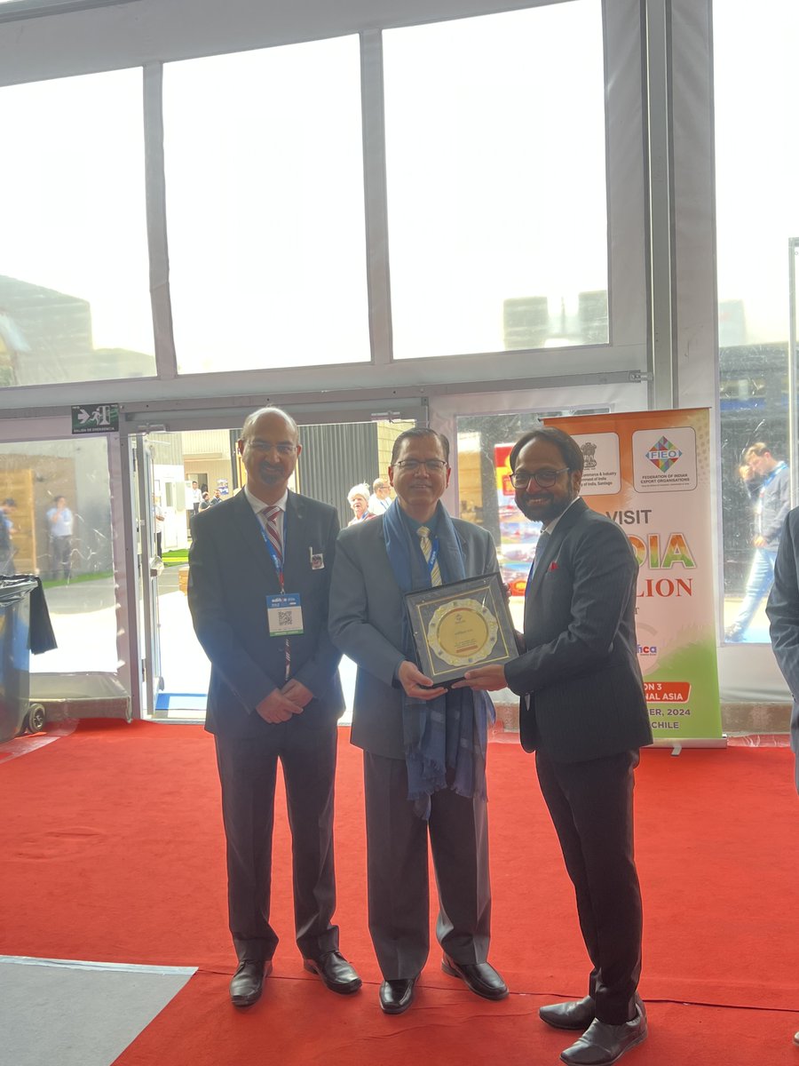 FieoHq's tweet photo. Inaugural of India Pavilion in #EDIFICA2024 at #Santiago, #Chile on Oct 15 by Mr Jorge Guerrero Serrano, President, #ChileanIndianChamberofCommerce; Mr Karan Singh Bangari, First Secy (Comm & Cult), @Indiainchile; Mr Ashish Jain, DDG, #FIEO in the presence of other dignitaries. https://t.co/FZaxa2x5Aj
