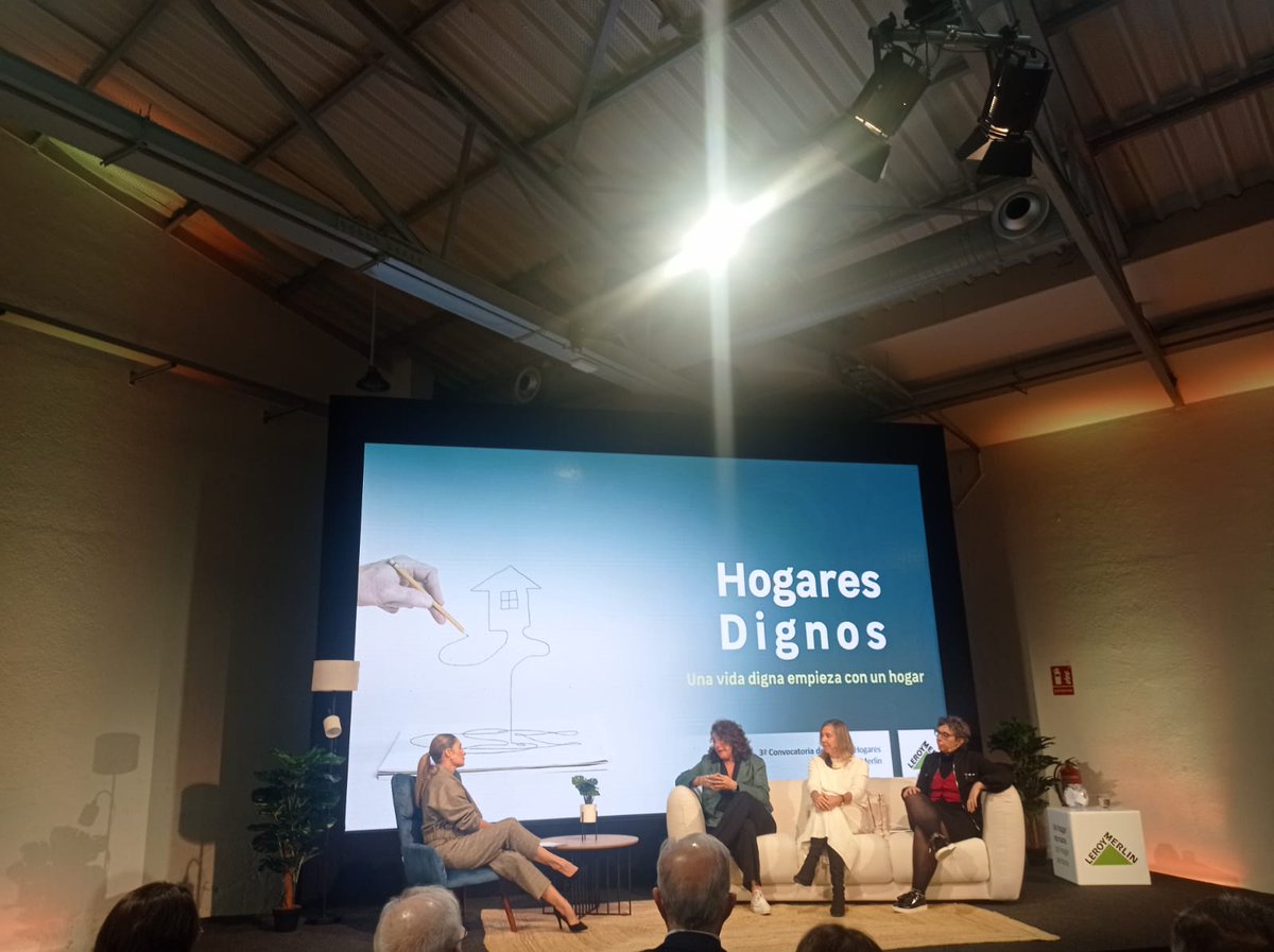 Ahir vam assistir a l'entrega de premis de la 3a convocatòria #HogaresDignos de Leroy Merlin, pel projecte que dotarà el #centreresidencial amb una cuina office i un buffet, per millorar l'autonomia de les persones residents.
Gràcies per fer visible el projecte <a href="/leroymerlin_es/">leroymerlin_es</a>