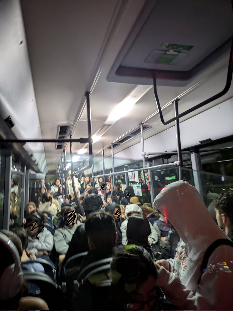 Aiti Arevalo (@aitiarevalo) on Twitter photo Bueno bueno, el panorama de hoy es directamente desde la puerta. Sino es por la colaboración del conductor, no llego a trabajar. Este es el transporte público que tenemos... ¡Insuficiente! #Brunete <a href="/transportesgob/">Ministerio Transportes y Movilidad Sostenible</a> <a href="/AutoPeriferia/">Auto Periferia</a> <a href="/AytoBrunete/">Ayuntamiento Brunete</a> Bueno bueno, el panorama de hoy es directamente desde la puerta. Sino es por la colaboración del conductor, no llego a trabajar. Este es el transporte público que tenemos... ¡Insuficiente! #Brunete <a href="/transportesgob/">Ministerio Transportes y Movilidad Sostenible</a> <a href="/AutoPeriferia/">Auto Periferia</a> <a href="/AytoBrunete/">Ayuntamiento Brunete</a>