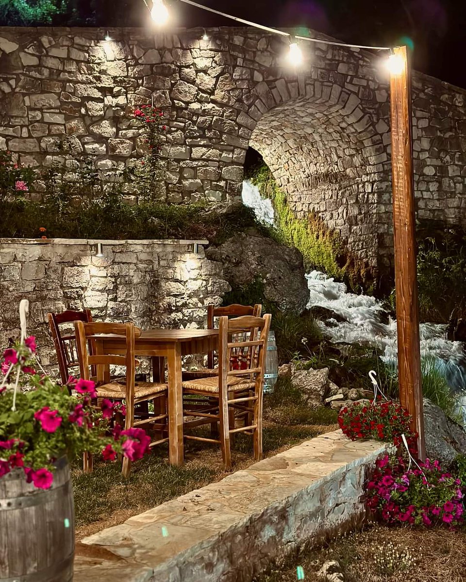 Manos39218510's tweet photo. Δεν υπάρχει μεγαλείο 
εκεί που δεν υπάρχει απλότητα 
καλοσύνη και αλήθεια ....
Λ. Τολστόι.

Την καλημέρα μου 🌹☕🌷🙋 https://t.co/vfHDe5DMYY