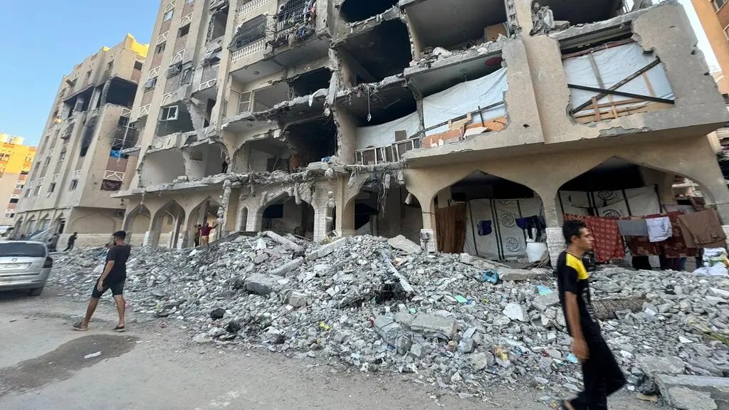 🇮🇱🇵🇸 ISRAEL ACCUSED OF USING PALESTINIAN CAPTIVES AS HUMAN SHIELDS IN GAZA

An investigation has found that the Israeli military has been regularly forcing Palestinian detainees to carry out dangerous reconnaissance missions during the conflict in Gaza.

Captives have allegedly