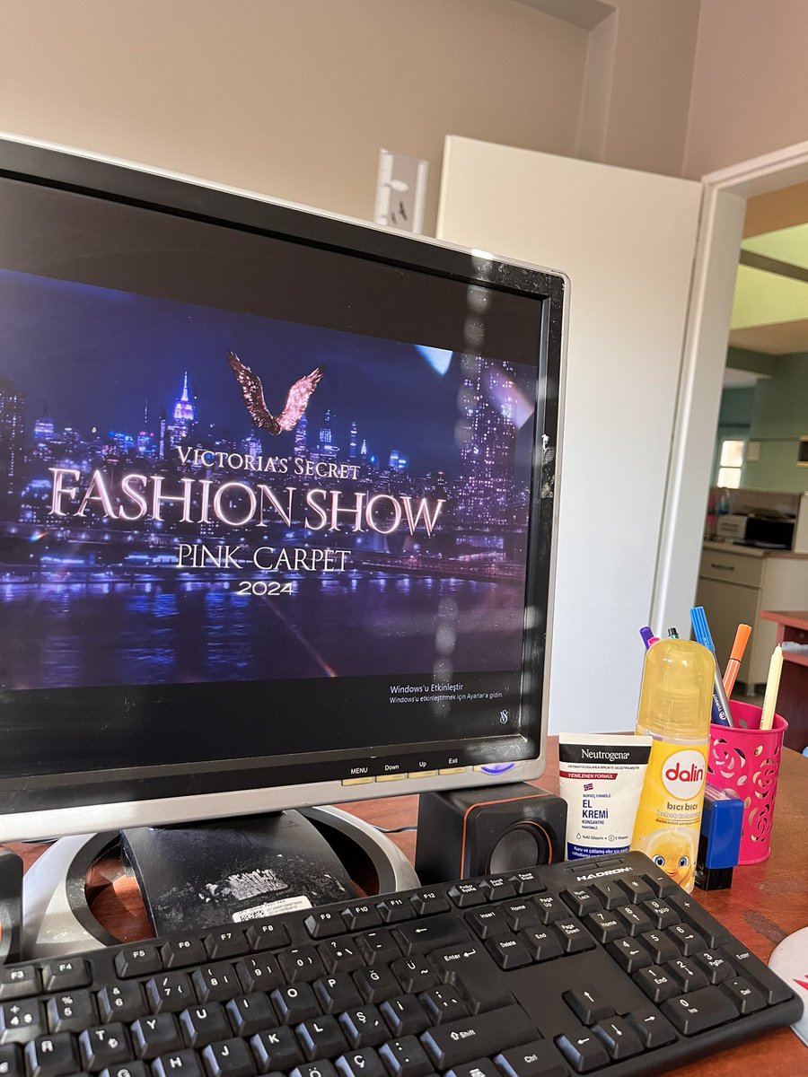 Eveettt🪽
#VictoriaSecret