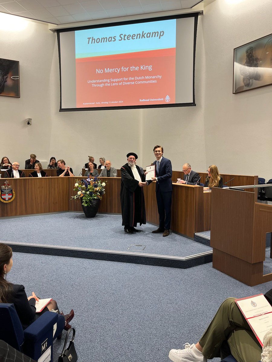 Het diploma is nu ook officieel binnen!

Veel dank aan al die docenten voor de colleges en vooral de fijne gesprekken op de gang. In het bijzonder <a href="/MauritsMeijers/">Maurits Meijers</a> voor het begeleiden van mijn scriptie. 

Het was een mooie studententijd!❤️