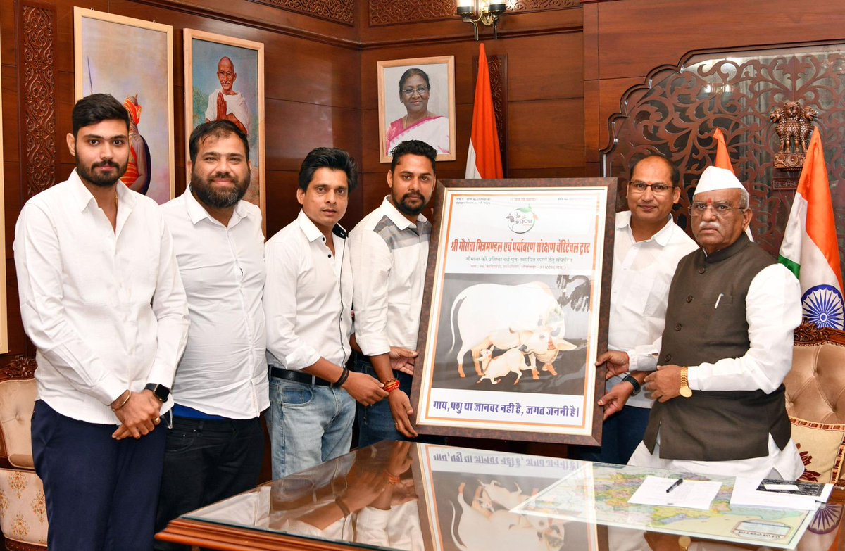 babadaad's tweet photo. @BagadeHaribhau जी  से शिष्टाचार भेंट हुई जिसमें गो सेवा  मित्र मंडल के सभी पदाधिकारी मौजूद रहे राज्यपाल महोदय का बहुत-बहुत आभार धन्यवाद https://t.co/OwBhFRE6gQ