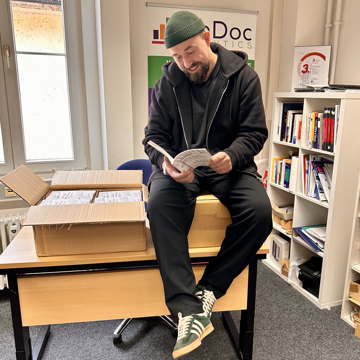 Bilder sagen mehr als tausend Worte – aber manchmal braucht es die richtigen Worte und Zahlen!
Die ersten Exemplare des BinDoc Klinik Bilanz Rating 2024 sind da, und der Versand startet bald. 📦📚