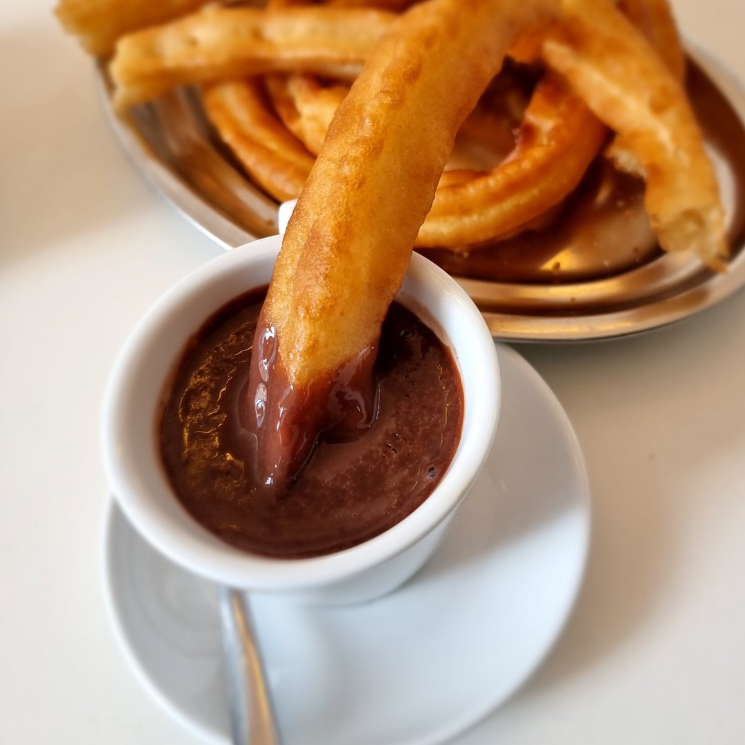 DTWELanguages's tweet photo. Get a taste of culture with these delicious culinary experiences 👇You can get a glimpse of a country's history, traditions and people through their food, so cooking and tasting experiences are a great way to give students a deeper understanding of the language they're learning. https://t.co/qaDT44nbcT
