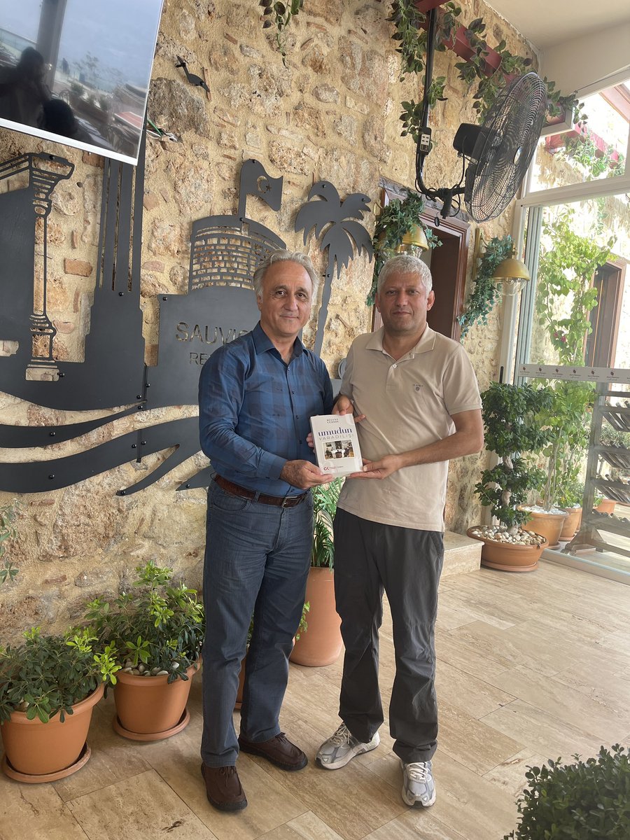 𝐃𝐫. 𝐃𝐮𝐫𝐦𝐮𝐬 𝐀𝐥𝐢 𝐀𝐑𝐒𝐋𝐀𝐍 (@drdaliarslan) on Twitter photo Fikirlerinden her zaman istifade ettiğim, mücadele adamı aynı zamanda Umudun Yaradılışı kitabının yazarı <a href="/bulentgrsy/">Bülent Gürsoy</a> ile güzel bir hafta sonu buluşması oldu.
Kitabını bizzat imzalayarak hediye etti.
Çok teşekkür ederim Bülent abi. Fikirlerinden her zaman istifade ettiğim, mücadele adamı aynı zamanda Umudun Yaradılışı kitabının yazarı <a href="/bulentgrsy/">Bülent Gürsoy</a> ile güzel bir hafta sonu buluşması oldu.
Kitabını bizzat imzalayarak hediye etti.
Çok teşekkür ederim Bülent abi.