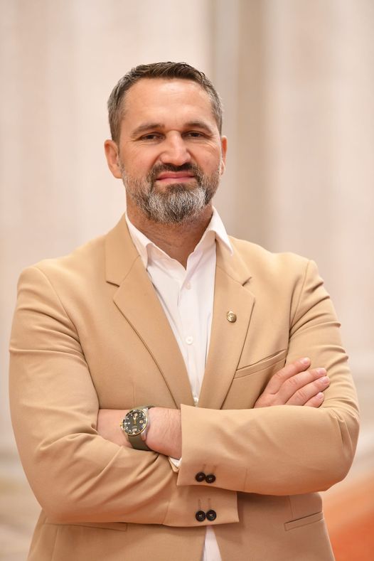 PPR_RO_Timis's tweet image. Azi a fost respinsă definitiv candidatura lui Răzvan Constantinescu, candidatul PPR la președinția României! Ducem lupta mai departe, iar în luna decembrie, PPR va intra în Parlamentul României, inidiferent de ce doreste sistemul, cu voi alaturi nu putem decat sa reusim. PPR  RO.