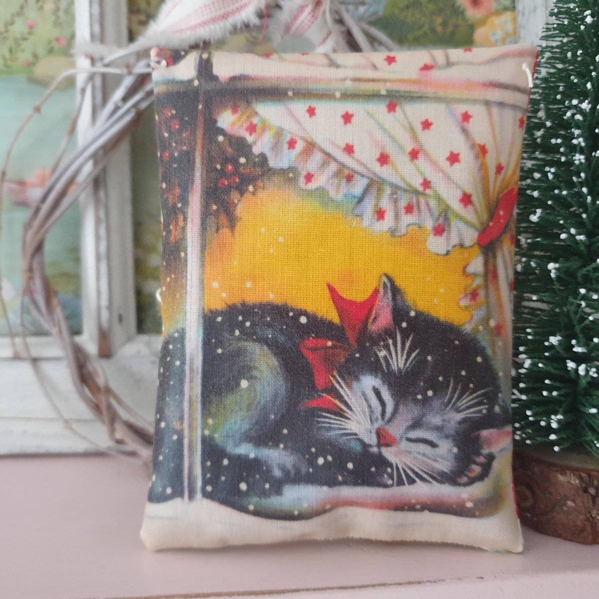 SarahBenning2's tweet image. This adorable cat 🐈 print sachets filled with either lavender or rose petals would make a perfect gift for a cat owner this Christmas 🎄 #earlybiz #shopindie #craftbizparty
sarahbenning.etsy.com/listing/179250…