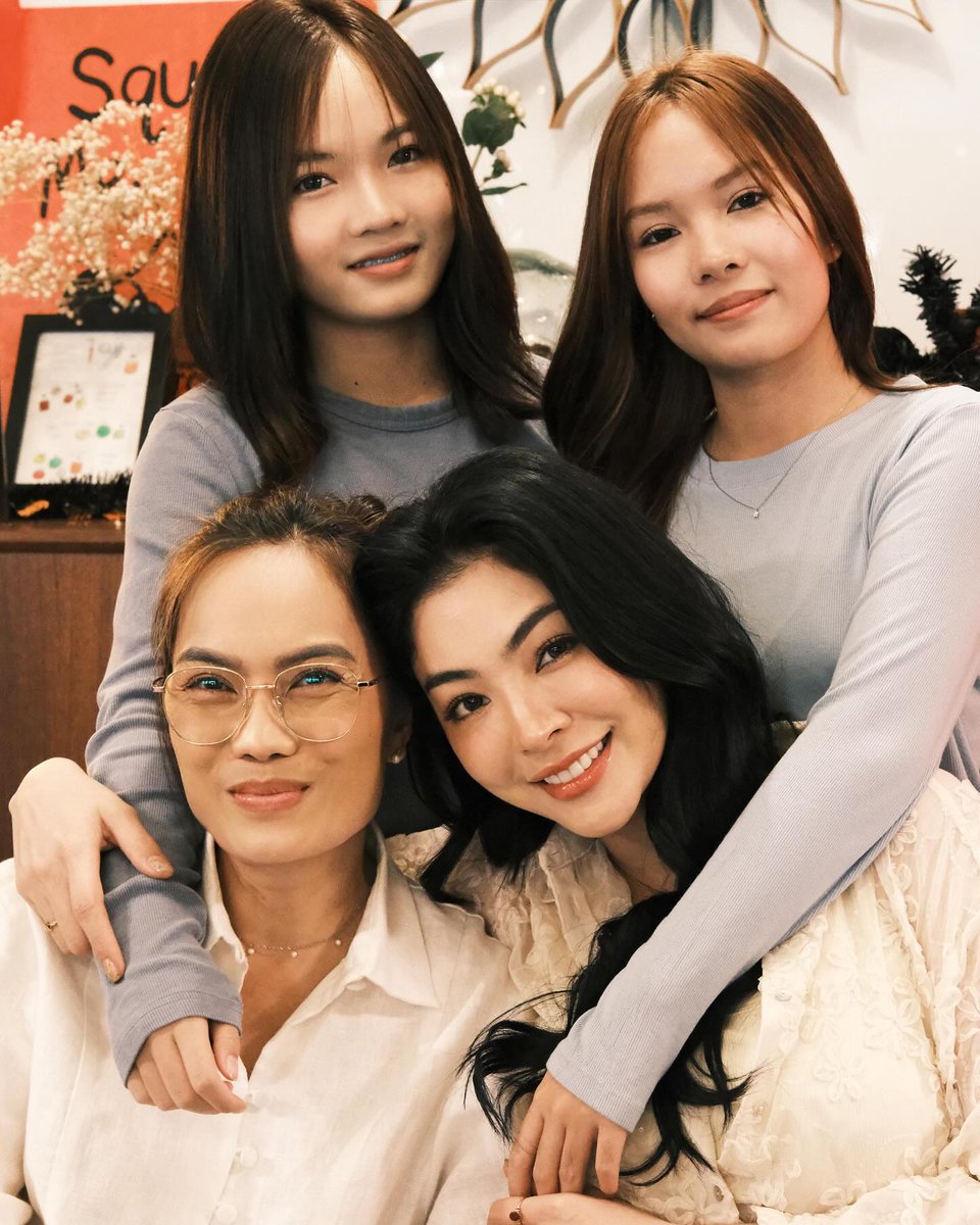 TheSapphicThing's tweet photo. Faye Instagram update 

“Fayemily🎁🥰 14.10”

#FayeYoko #FayePeraya #YokoApasra https://t.co/KRcBeD2V1F