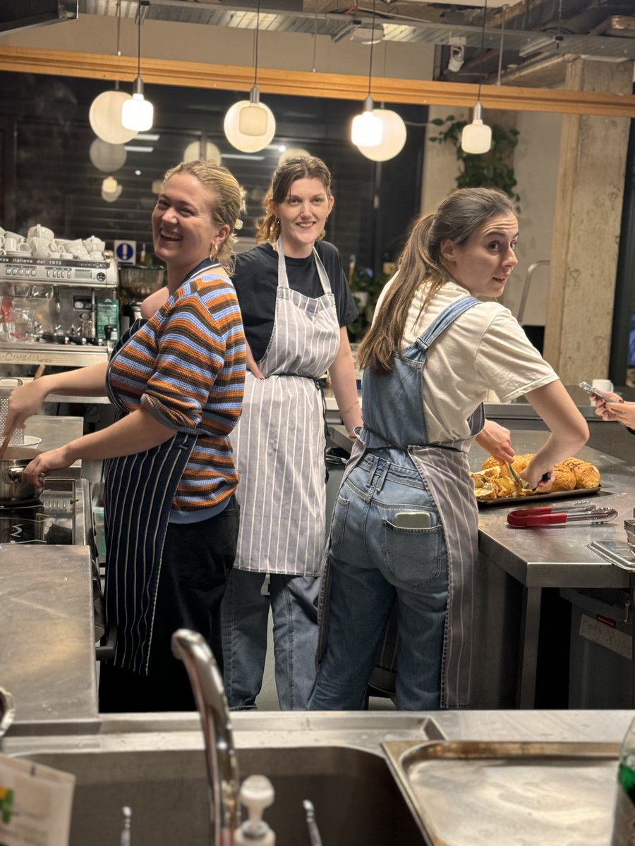 ShelterFromTheStorm tweet media