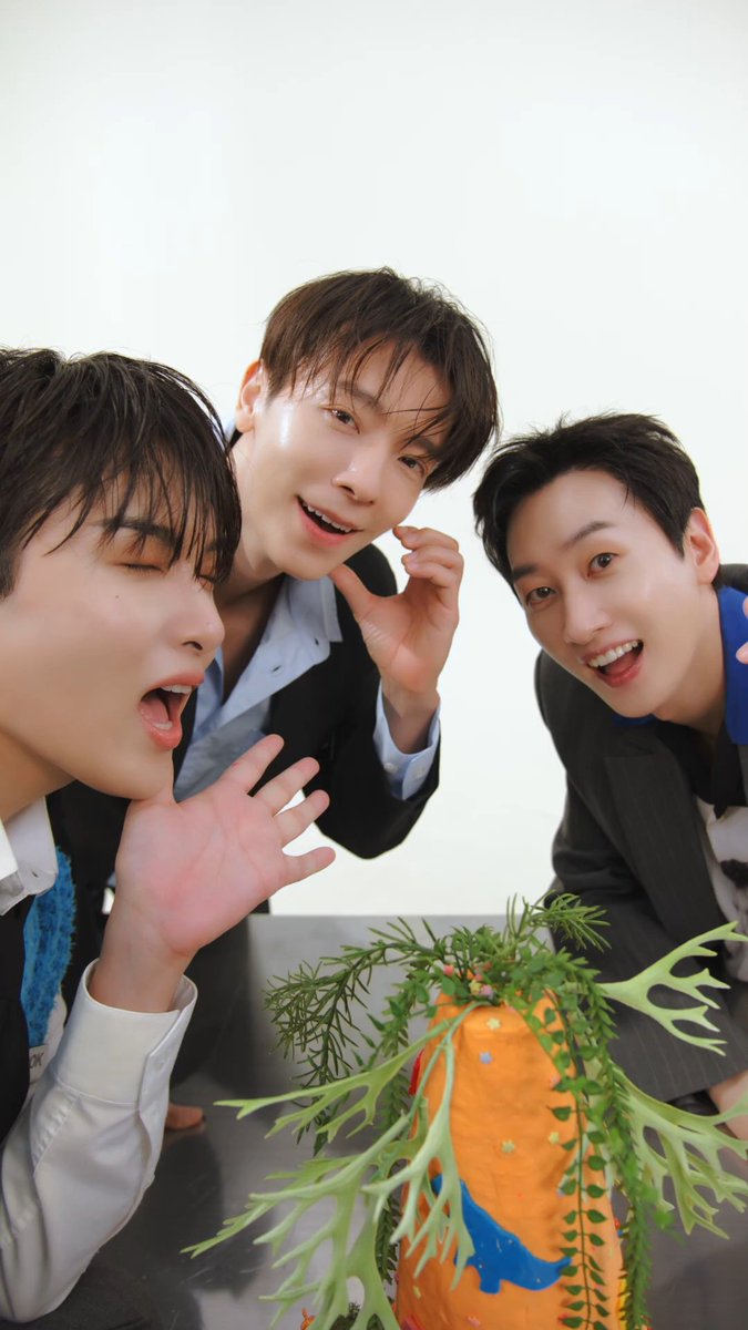 yogurtyoyo621's tweet photo. R.E.D 또🥰💙💙💙
#동해 #은혁 #려욱
#DONGHAE #EUNHYUK #RYEOWOOK https://t.co/PgWFeZY6e4