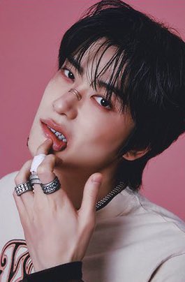 아니뮈친 이런걸로진작활동을하지
티저가아니라는게너무억울해