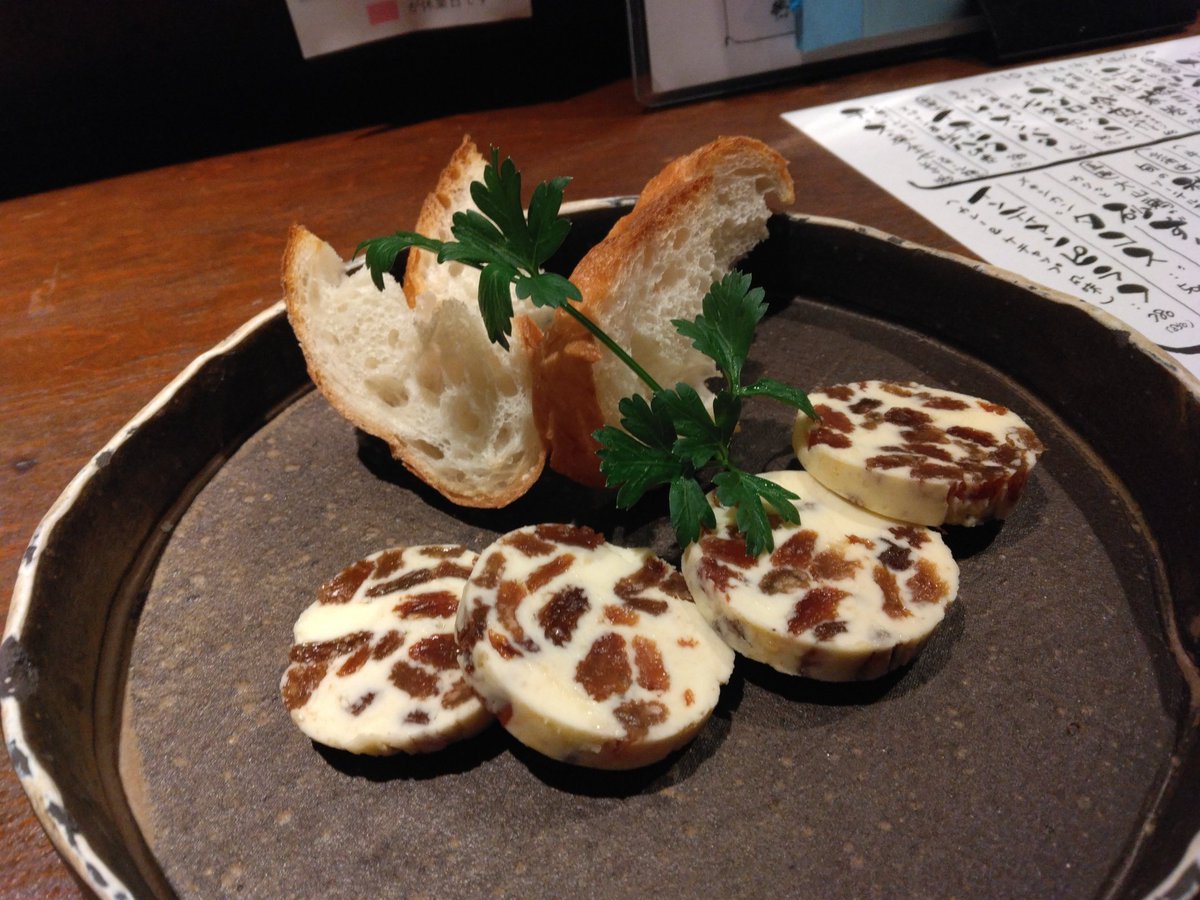 久しぶりに近所のバーでちょっといっぱい。