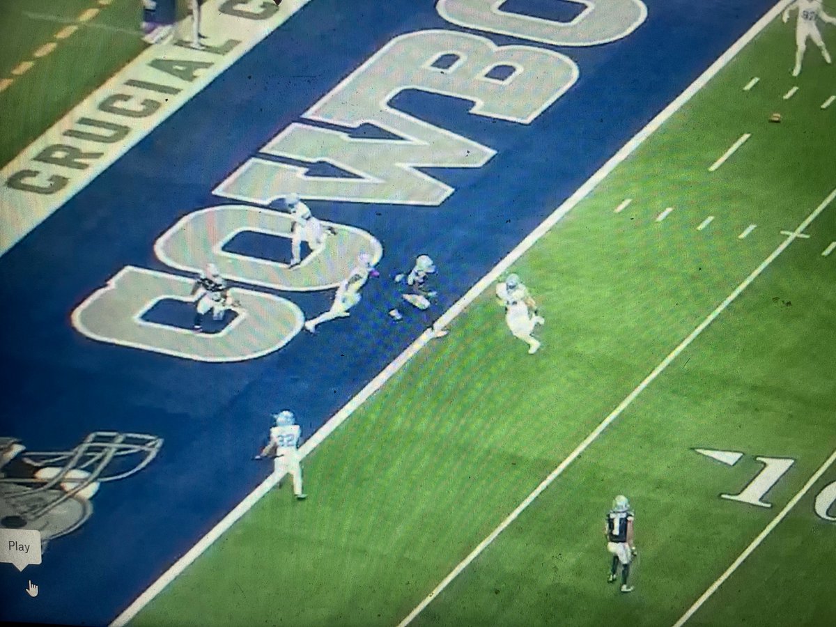 GeorgeDunham's tweet photo. Ball to the corner scores also a pass thrown a little sooner scores. We hear about timing based on footwork. Is this a 3 step drop, 41/2 or 6 by Dak? Also Brady mentioned he didn’t drive through on the pass https://t.co/MzOdN1ozWY