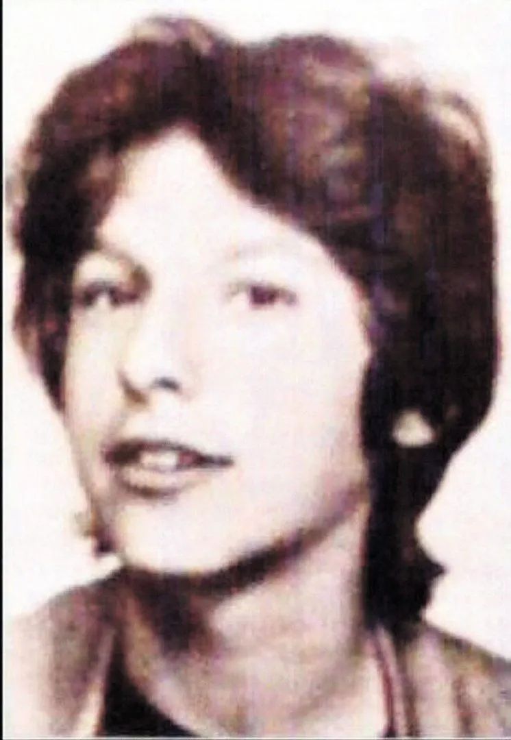 16.10.82, Hamburg: Adrian Maleika wird vor dem Fußballspiel HSV - Werder Bremen von rechten Hooligans totgeschlagen: ndr.de/sport/mehr_spo…