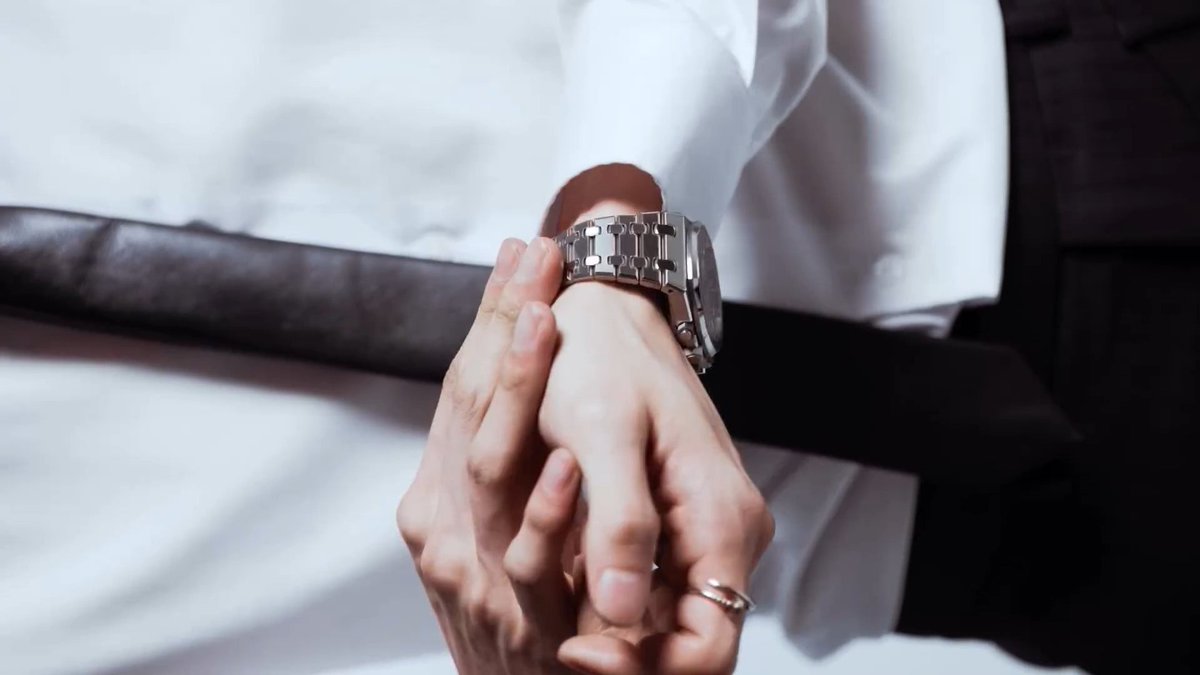 jjarchiv's tweet photo. JENO ⌚ https://t.co/bALco9ktT6