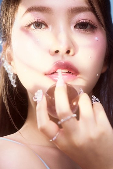 yerisexc's tweet photo. #YERI for Red Velvet’s 2025 Season's Greetings https://t.co/ee6wsYSASs