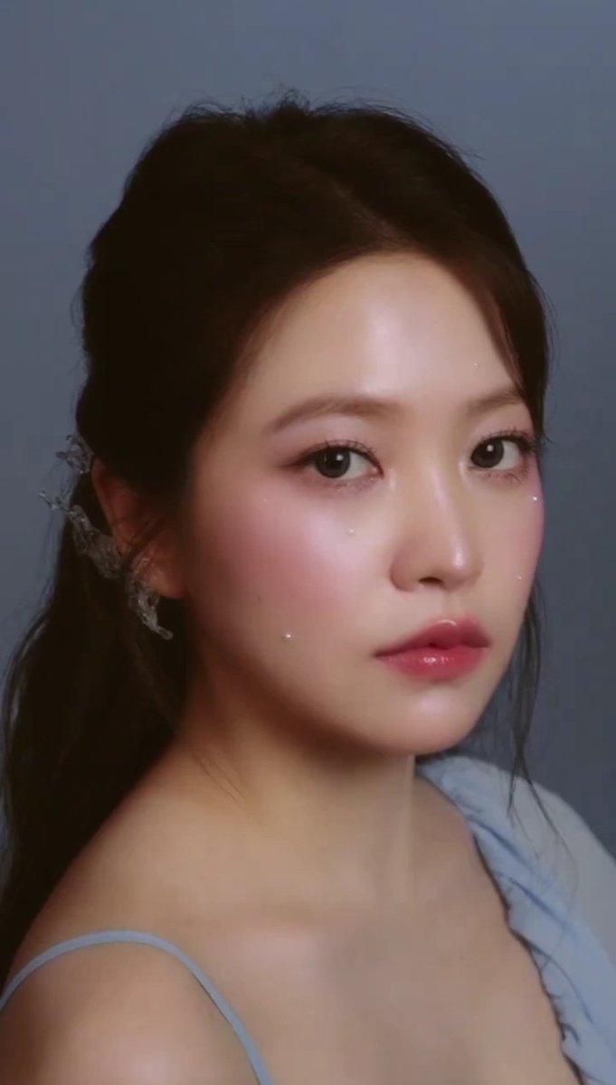 yerisexc's tweet photo. #YERI for Red Velvet’s 2025 Season's Greetings https://t.co/ee6wsYSASs