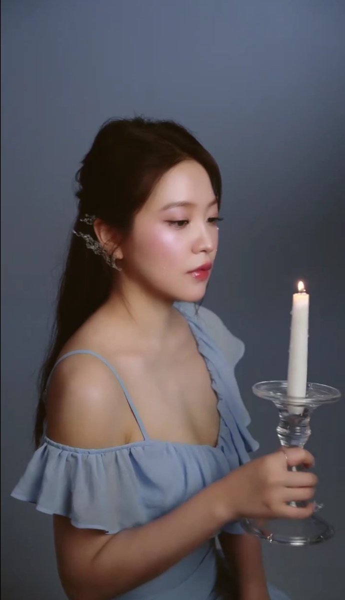 yerisexc's tweet photo. #YERI for Red Velvet’s 2025 Season's Greetings https://t.co/ee6wsYSASs