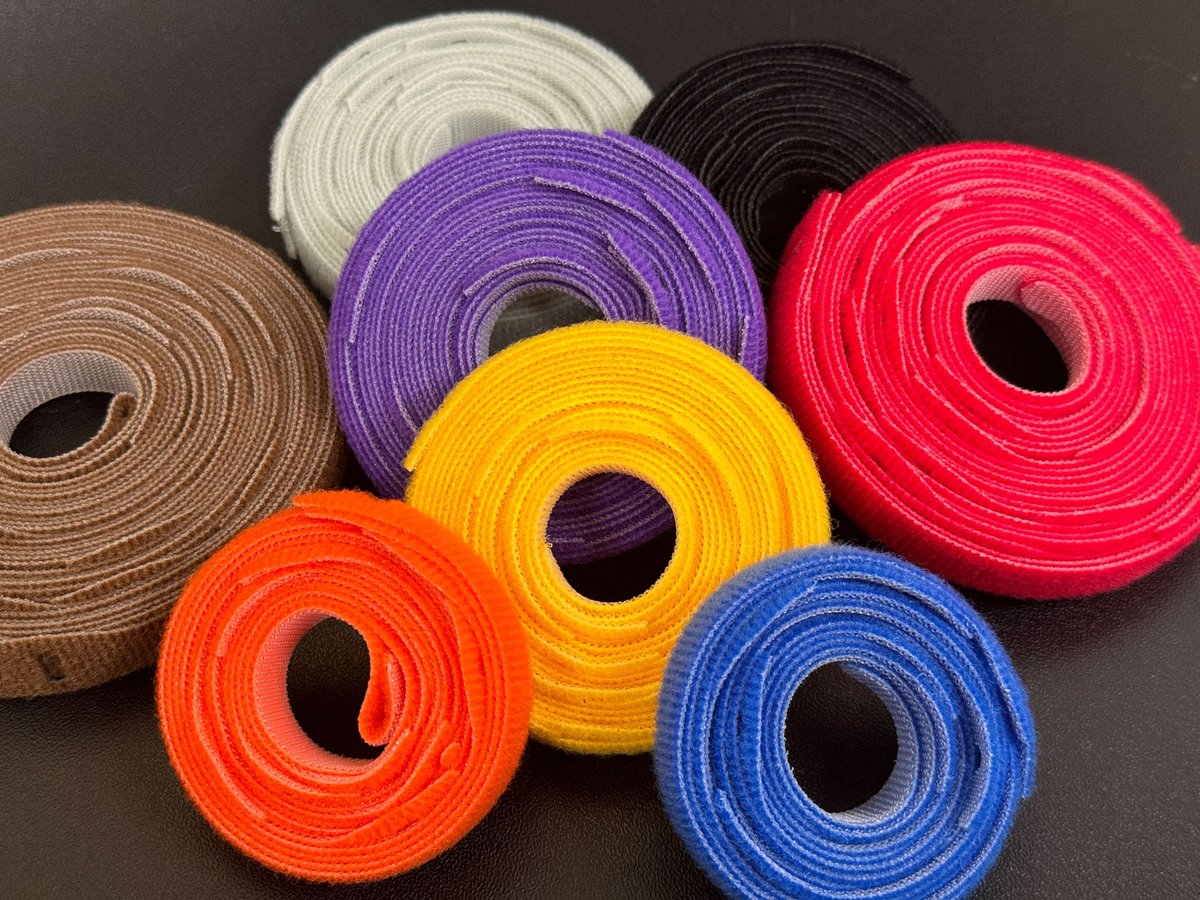 monsterdive_pr's tweet image. 【小さなこだわり‼️】
全ての現場において必需品となるのがケーブル！
LIVEチームでは、ケーブルの長さがわかるようにリップタイで色分けしたり、本数をリスト化しています📝

「たかがケーブル、されどケーブル」
日々ケーブルもしっかり管理し、丁寧に扱っています🤩

#ケーブル #リップタイ