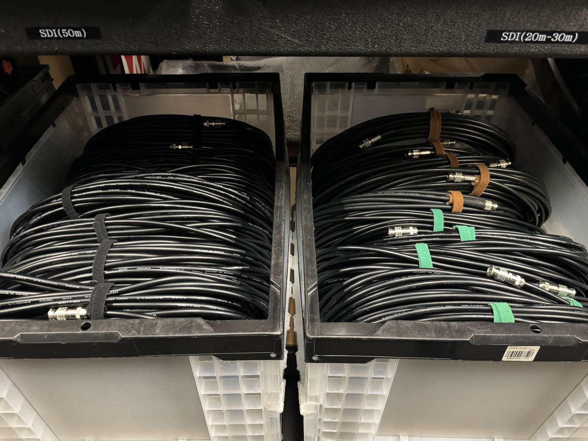 monsterdive_pr's tweet image. 【小さなこだわり‼️】
全ての現場において必需品となるのがケーブル！
LIVEチームでは、ケーブルの長さがわかるようにリップタイで色分けしたり、本数をリスト化しています📝

「たかがケーブル、されどケーブル」
日々ケーブルもしっかり管理し、丁寧に扱っています🤩

#ケーブル #リップタイ