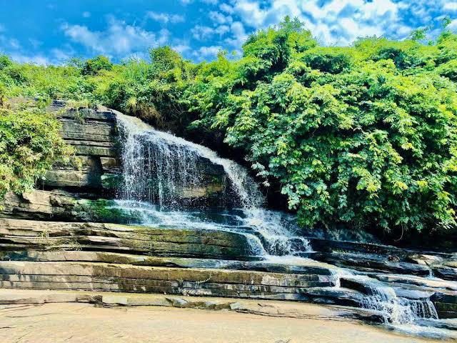 Lulua_TV's tweet photo. Between Oluko falls and Miriadua falls, which one is more attractive? https://t.co/zRc7QR109m