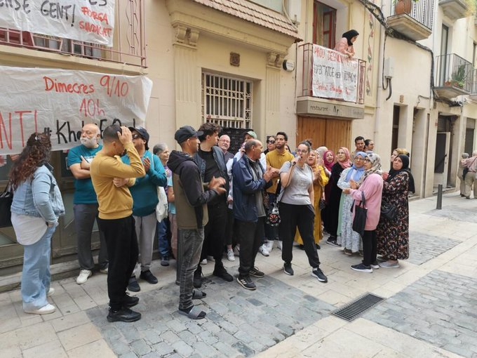 VOLEM REPETIR LA VICTÒRIA DE LA SETMANA PASSADA

Això només serà possible si tornem a agrupar-nos molta gent a la porta de casa. Només serà possible si tornem a entendre que la nostra força és qui ens defensa fins al final.

Organitzades i combatives, defensem les nostres cases!