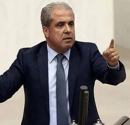 ajans_muhbir's tweet photo. AKP’li Şamil Tayyar'dan Mustafa Destici'ye: (750 ₺ alınması teklifinin geri çekilmesi)

“Peki şimdi ne oldu? Bu kararla Cumhurbaşkanımız da mı vatan haini, Yunan, Ermeni ya da başka bir şey oldu?

Büyük lokma yiyeceksin ama büyük laf etmeyeceksin!” https://t.co/JZy3k63WUl