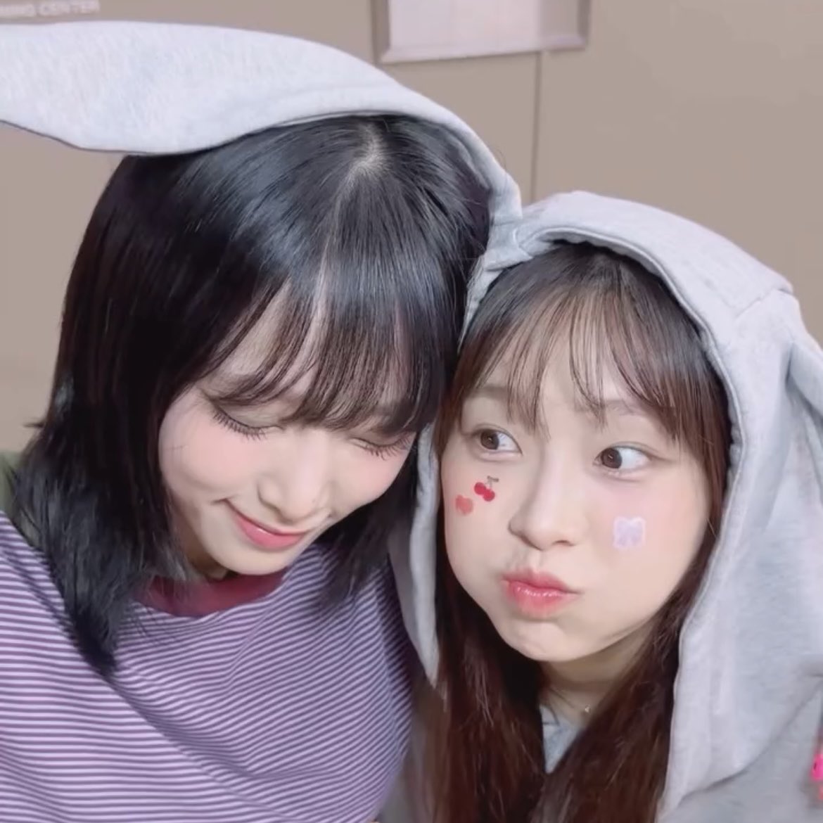 myang_x_x's tweet photo. 예나 츄 어떻게 이렇게 둘 다 말랑복숭아 그 자체임 ㅜ 😽😻 https://t.co/WJdbPoDiTY