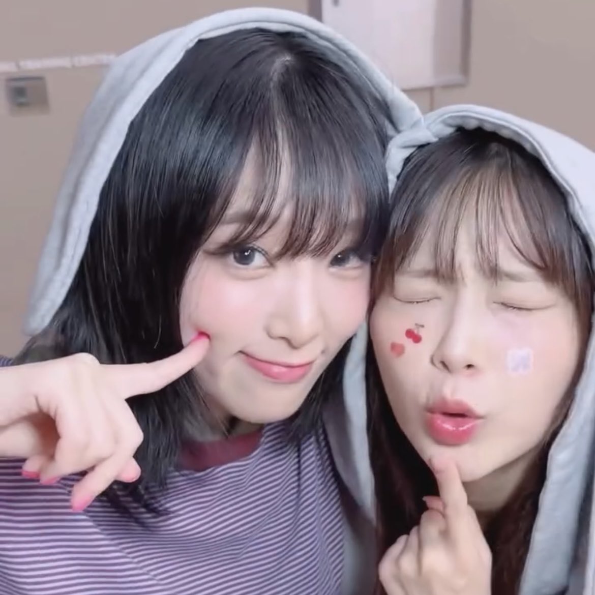 myang_x_x's tweet photo. 예나 츄 어떻게 이렇게 둘 다 말랑복숭아 그 자체임 ㅜ 😽😻 https://t.co/WJdbPoDiTY