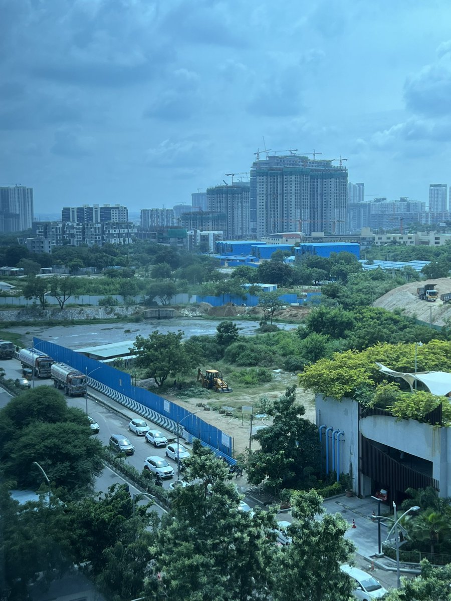 iamSharique4u's tweet photo. Doesn’t these buildings at Nanakramguda come under FTL? This water body is just beside Sattva building and on opposite side of Waverock! @revanth_anumula @TelanganaCMO @Comm_HYDRAA https://t.co/NQo8Ol0kQn