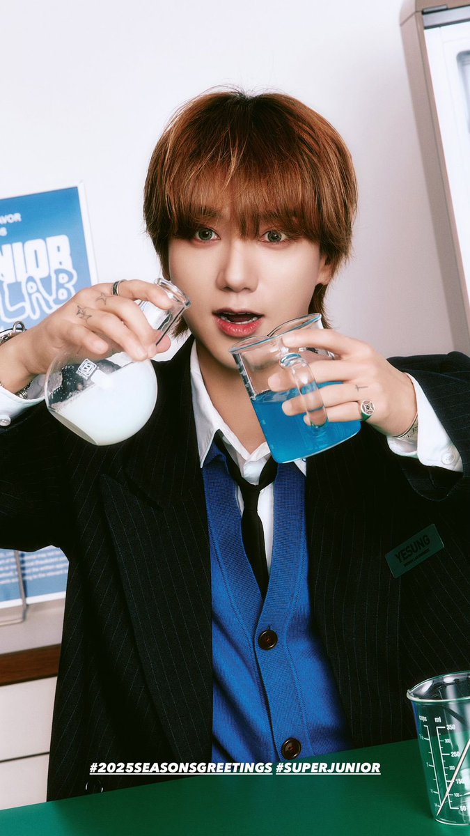 hlhlmilk_elf's tweet photo. 241016 superjunior IG Story

2025 Super Junior Season’s Greetings !!!!

#슈퍼주니어 #SUPERJUNIOR  
#예성 #イェソン #YESUNG @shfly3424 https://t.co/SftI3iJCSl