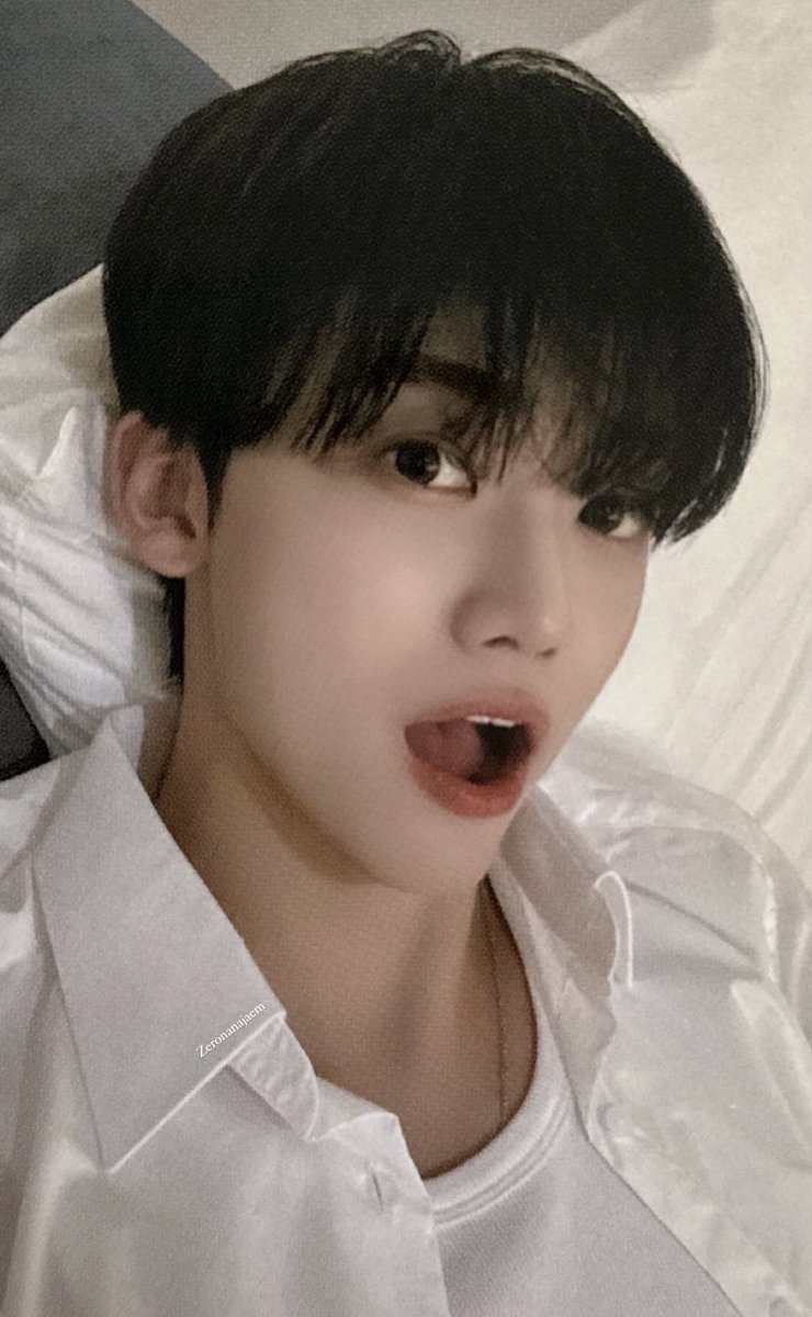 Zeronanajaem's tweet photo. 나르시시즘 #재민 향수 포카 스캔 https://t.co/OMwuXbh4Bs
